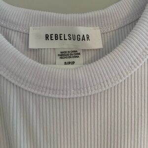 Ribbed white t-shirt, size small (never worn)